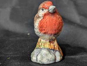lot 113 image: Handpainted Miniature Ceramic Bird Figurine