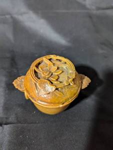 lot 117 image: Vintage Brown Carved Lidded Dish Set - Miniature