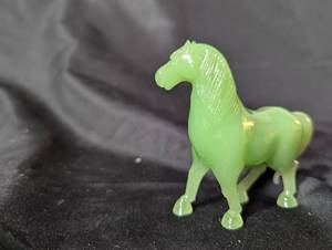 lot 121 image: Vintage Green Glass Horse Figurine