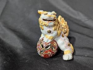 lot 123 image: Vintage Satsuma Style Foo Dog Figurine