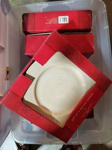 lot 135 image: Northwoods Collection Dinner Plates - Set of 4 (5 boxes)