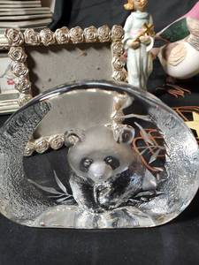 lot 141 image: Assorted Home Decor Collection