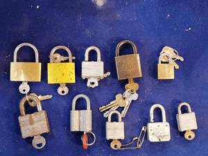lot 10 image: 10 padlocks wkey