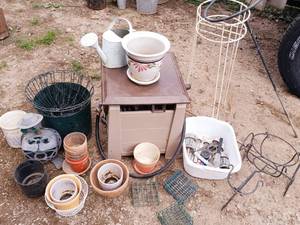 lot 29 image: Large lot of garden related