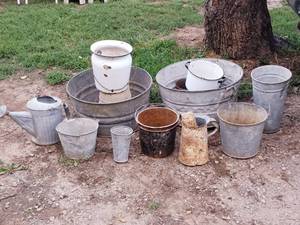 lot 30 image: vintage galvanized wash tubs and buckets