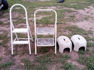 lot 31 image: 2 step stools and 2 step ladders