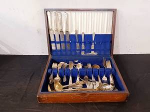 lot 74 image: Rogers and Sons and other silver plate