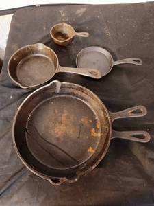 lot 85 image: Five cast iron frying pans