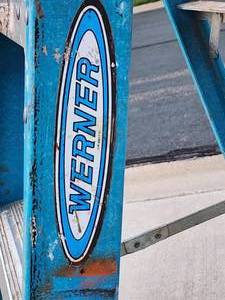 lot 37 image: Werner 6 ft Fiberglass Step Ladder