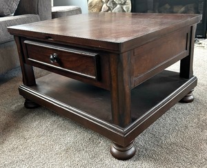 lot 162 image: Lift Top Coffee Table