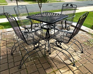 lot 169 image: Black Metal Patio Table with Four Chairs and a Tiki Umbrella