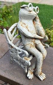 lot 209 image: Charming Cast Iron Decorative Frog Figurines