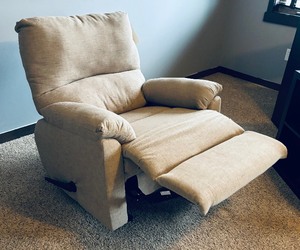 lot 217 image: New Recliner by Washington Furniture