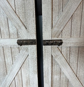lot 235 image: Shutter Style Decor