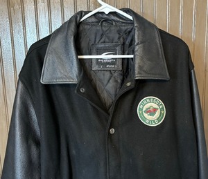 lot 283 image: Minnesota Wild Hockey G-III Sports by Carl Banks Coat  Jacket