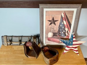 lot 185 image: Wonderful Rustic Home Decor with Small Wall Hook Hanging Decor and More