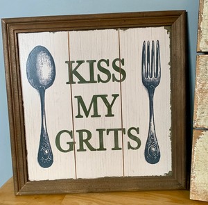 lot 195 image: Variety Great Home Decor Signs Including Kiss My Grits and More