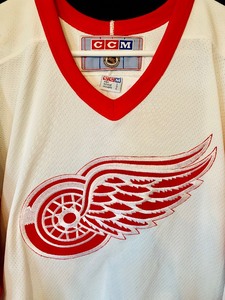 lot 199 image: Vintage Detroit Red Wings CCM NHL Hockey Jersey Mens Large