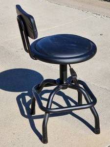 lot 46 image: Black adjustable Height Shop Stool