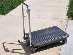 lot 18 image: Hydraulic Lift Cart