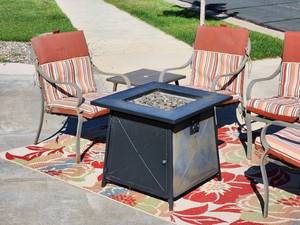 lot 48 image: (8) pc Patio Set