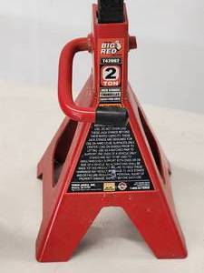 lot 128 image: Set of Big Red 2 Ton Jack Stands