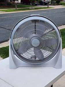 lot 141 image: Aerospeed 3 Speed Stationary Fan