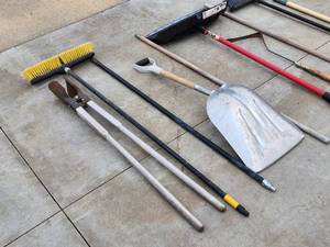 lot 146 image: Assorted Yard Tools