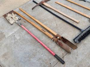 lot 148 image: Assorted yard Tools