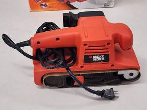 lot 38A image: Black & Decker 3 x 21 Belt Sander