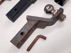 lot 145 image: Assorted Towing Hitch Accessories
