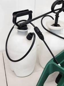 lot 141A image: (3) Assorted Lawncare Accessories