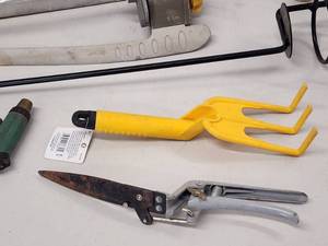 lot 140A image: Assorted Garden  Lawncare Accessories