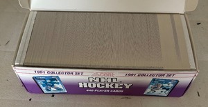 lot 323 image: Score NHL 1991 Hockey Collector Set Trading Cards
