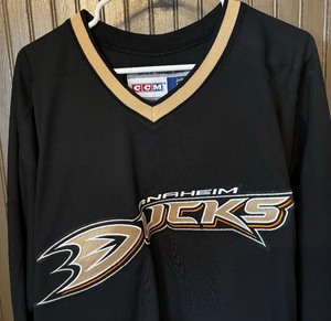 lot 337 image: New Anaheim Mighty Ducks Hockey CCM Jersey