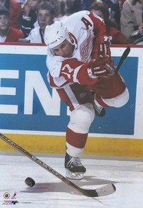 lot 378 image: Brett Hull Print with Collectable Card Plaque