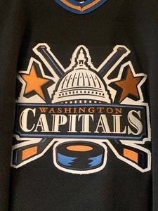 lot 357 image: Vintage Washington Capitals CCM Jersey Size XL