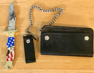 lot 358 image: Vintage Leather Wallet and American Flag Knife