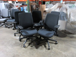 lot 302 image: STEELCASE AMIA TASK CHAIRS WITH BLACK BASE