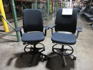 lot 305 image: STEELCASE AMIA ASSORTED COLOR BASE  STOOLS