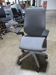 lot 307 image: Halted due to damage - STEELCASE GESTURE HIGH BACK CHAIR