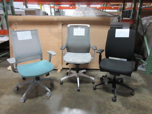 lot 323 image: LIKE NEW ASSORTED SIT ON IT CHAIRS