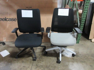 lot 326 image: STEELCASE AND TURNSTONE OFFICE CHAIRS