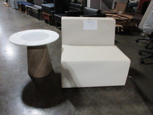 lot 365 image: TURNSTONE CAMPFIRE CHAIR WITH STEELCASE PAPER TABLE