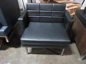 lot 367 image: TUOHY LOUNGE CHAIR