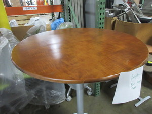 lot 375 image: BRAYTON PUB TABLE