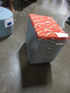 lot 386 image: STEELCASE MOBILE FILE PEDESTAL