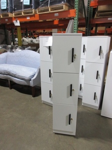 lot 398 image: STEELCASE WHITE METAL LOCKERS