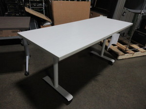 lot 414 image: SPEC FLIP TOP TABLE