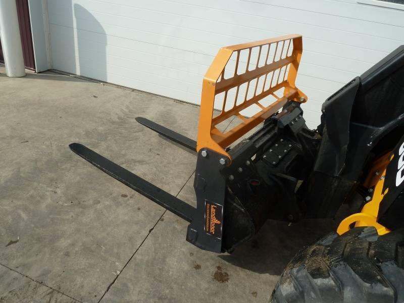 lot 37 image: Landhoner Pallet Forks 4000 Lb.
